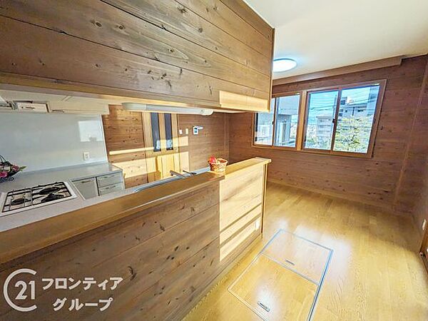 お住まいに関するご質問やご不安は、どんな些細なことでもお気軽にご相談ください。資金計画から物件選び、購入後のサポートまで、経験豊富なスタッフが丁寧に対応し、安心の住まい探しをお手伝いいたします。