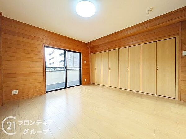 お客様のライフスタイルや収入に合わせ、無理のない住宅ローンをご提案します。金融機関の比較や返済シミュレーションを活用し、安心して資金計画を立てられるよう最適なプランをサポートいたします。