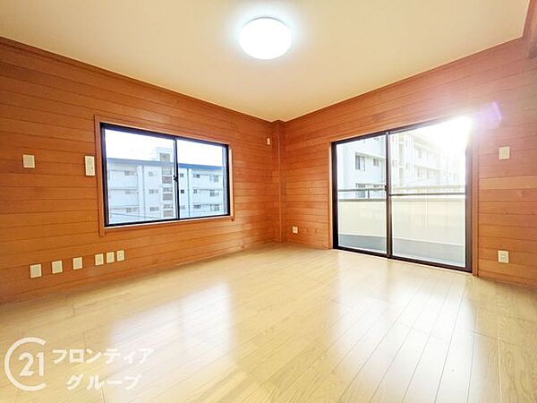 お客様のライフスタイルや収入に合わせ、無理のない住宅ローンをご提案します。金融機関の比較や返済シミュレーションを活用し、安心して資金計画を立てられるよう最適なプランをサポートいたします。