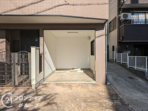 多様化する住まいのお悩みに幅広く対応いたします。資金計画や物件選びはもちろん、リフォームや売却も承ります。大きなお買い物だからこそ、安心してご購入いただけるよう経験豊富なスタッフがサポートいたします。