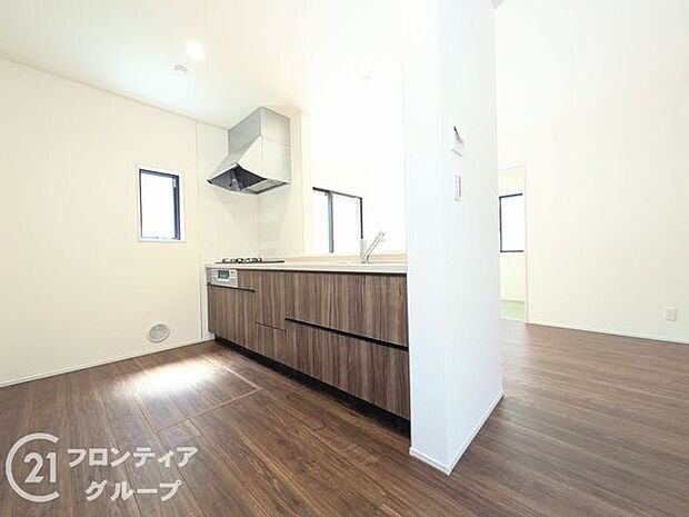 お手入れが楽に行える換気扇やステンレスワークトップは毎日お料理する奥様の味方!