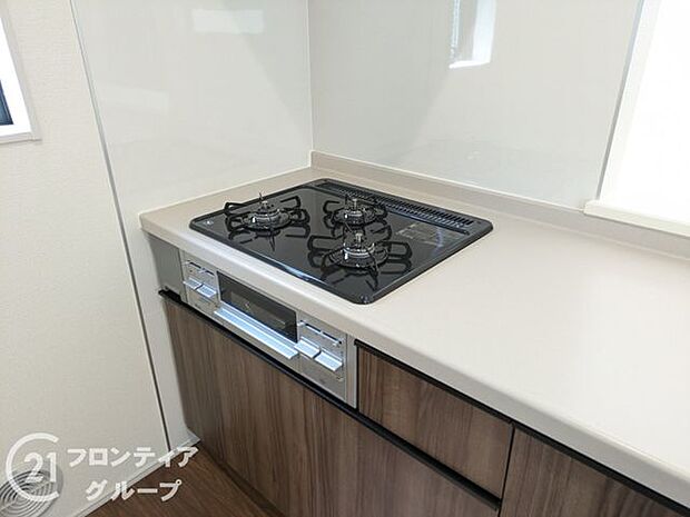 お手入れしやすい3口コンロ!お料理が楽しくなりそうですね