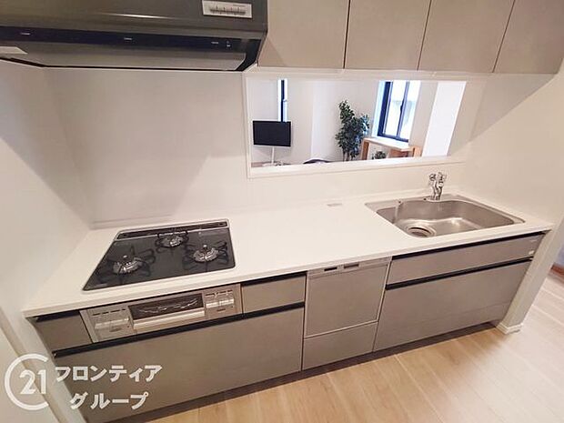 手荒れを防げる食洗器付きキッチン。食器洗いの時間を短縮して、家族の時間や趣味の時間にあてられます