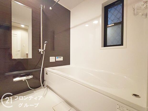 快適なバスルームで、リフレッシュできる時間を楽しむことができます。機能的な設備が整い、快適な生活をサポートします。