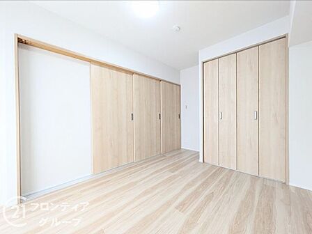 明るく広々とした子供部屋は、成長に合わせて使い方が広がる柔軟な空間。スペースを有効に活用でき、自由にレイアウトできるため、元気いっぱいに過ごせる、快適で楽しい環境が整い、心地よい日々が待っています。