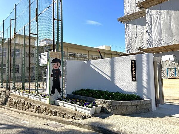 神戸市立葺合中学校 徒歩3分。 180m