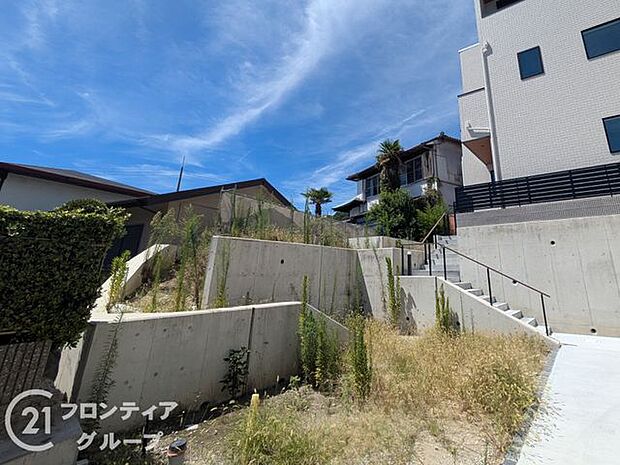 閑静な住宅街で、街並みもスッキリしています