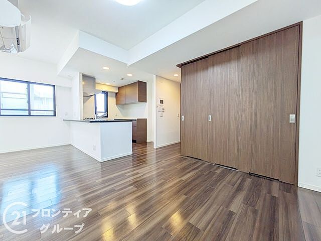 リビング/ダイニング ワコーレ　トアロード　ザ・スイート　中古マンション 10階/-