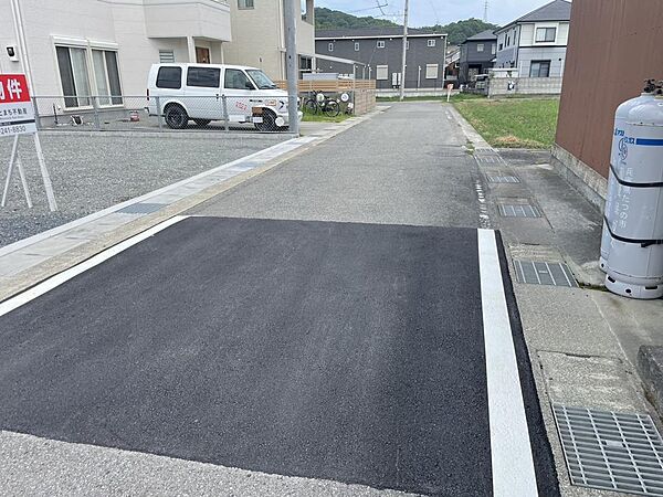 含む前面道路