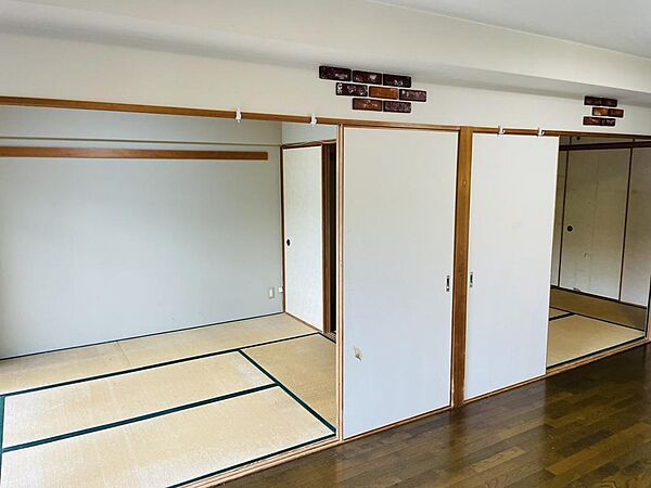 和室。くつろぎの時間を演出する和室は、お子様の遊び場や客間、寝室など多目的に活用可能。リビングと一体で使えば、より広々とした開放的な空間としてお使いいただけます。