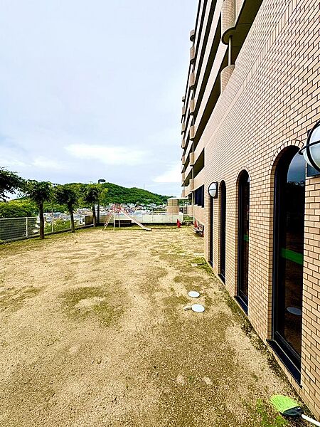 マンション敷地内の公園