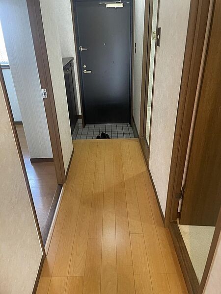 各居室へつながるすっきりとした廊下
