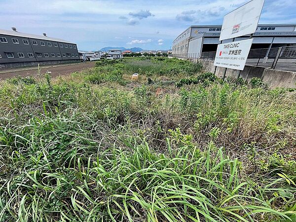 周囲に高い建物が少なく、見通しの良い環境です。