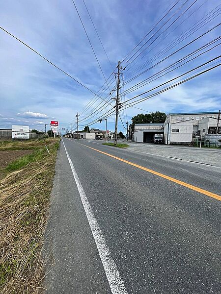 幅員のある道路に面し、大型車の利用も検討できます。