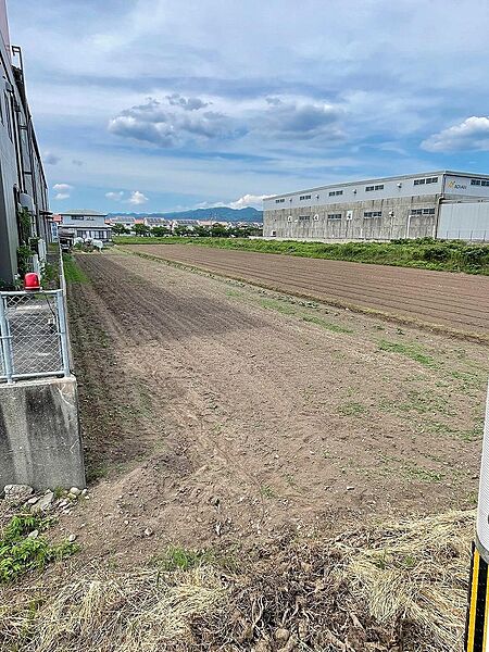 幅員のある道路に面し、大型車の利用も検討できます。