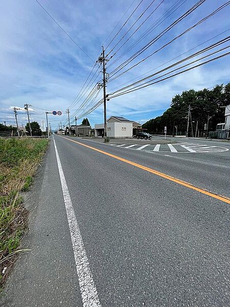 幹線道路に面し、アクセス良好な立地です。