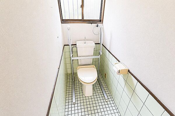 シンプルで使いやすく、清潔感のあるトイレ。