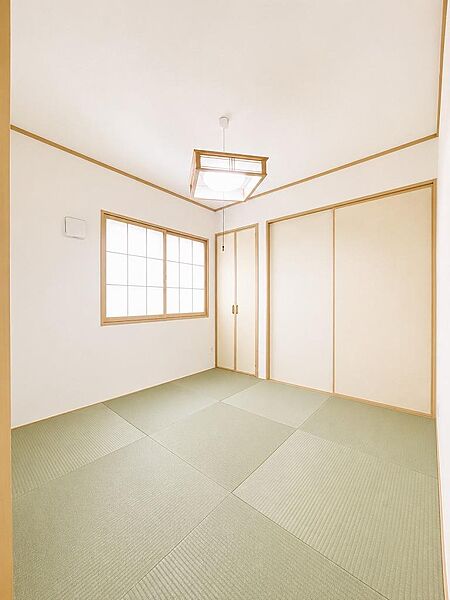 客間やお子様の遊び場にも便利な和室です。