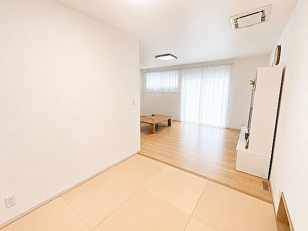 LDKとつながる和室は、お子様の遊び場にも便利です。