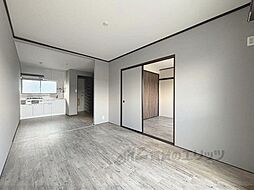 近鉄奈良線 生駒駅 徒歩12分の賃貸アパート 2階1LDKのリビング/ダイニング