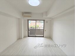 近鉄けいはんな線 吉田駅 徒歩5分の賃貸マンション 5階1Kのリビング/ダイニング