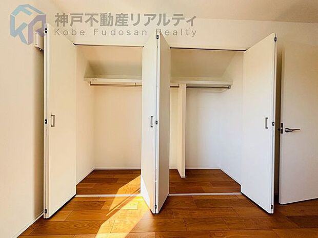 たっぷり収納でき、でお部屋がスッキリ片付きますね♪