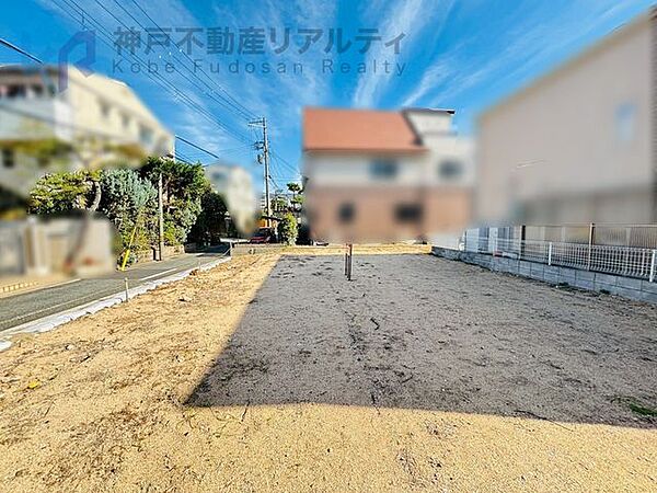 （周辺環境）ファミリーマート深江本町一丁目店徒歩8分。570ｍコープミニ深江南徒歩7分。490ｍ