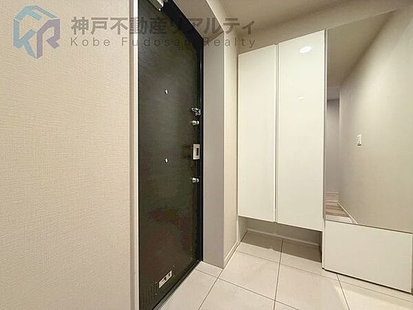 ◆玄関には全身鏡あり、お出かけ時の身だしなみチェックにも〇