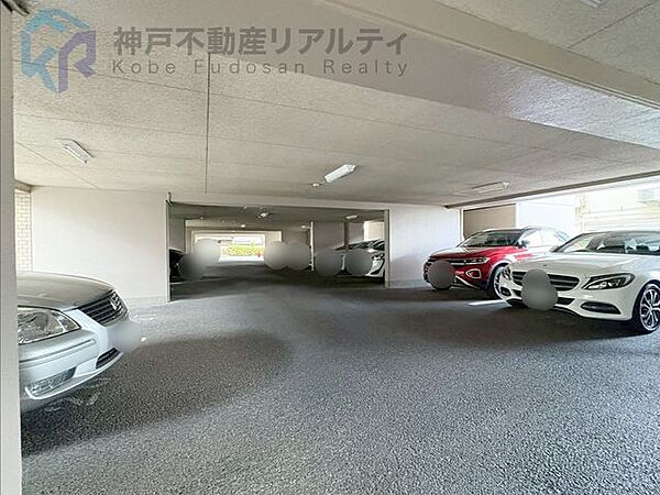 ◆屋内駐車場で雨に濡れず駐車できます♪