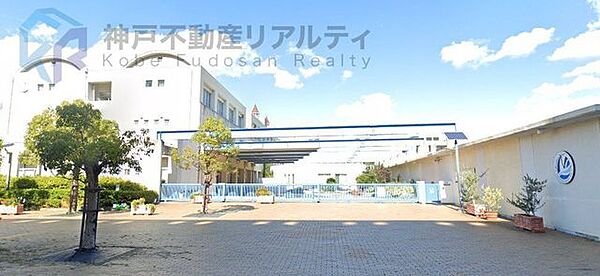 西宮市立総合教育センター付属西宮浜義務教育学校 徒歩7分。 510m
