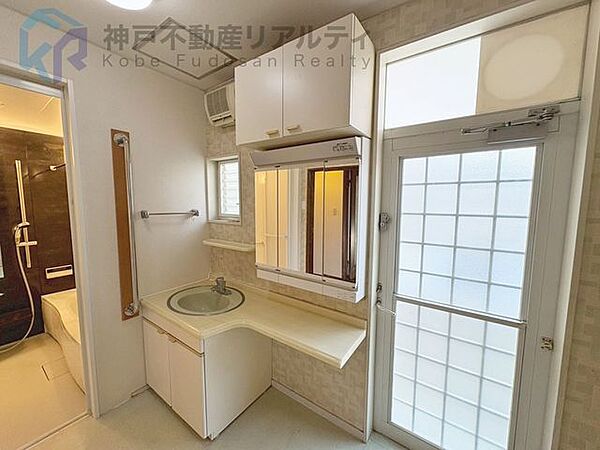 ◆独立洗面化粧台で朝の身支度も混み合いません♪