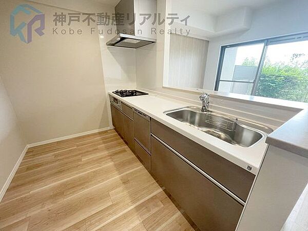 ◆カウンターキッチン付き。調理の導線に配慮した使い勝手のよいレイアウトです♪