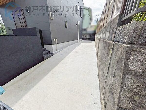 駐車スペースはお車3台分ございます♪