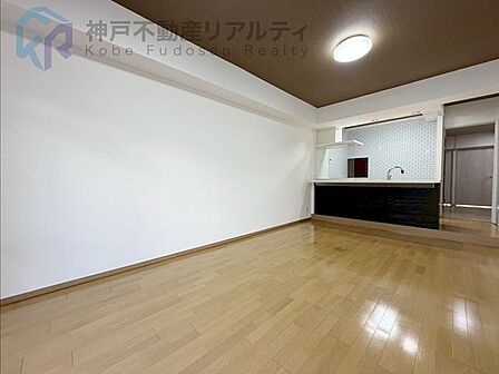 ☆16帖のリビングのある間取りは　ご家族での暮らしにも適しています♪　各部屋に収納スペースあり♪