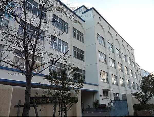 神戸市立本山中学校 徒歩35分。 2740m