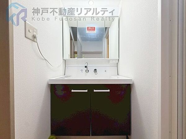 独立洗面化粧台で朝の身支度も混み合いにくいです♪