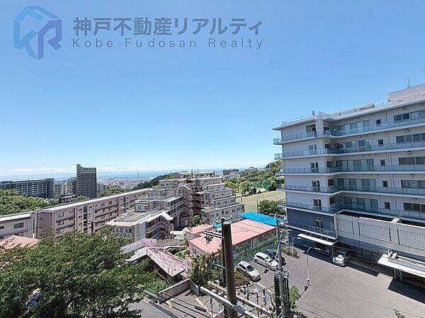 バルコニーから海が望めます♪