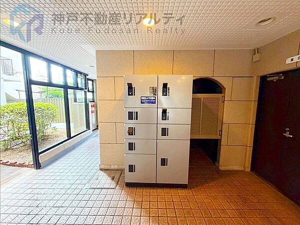 ・便利な宅配BOXつき♪