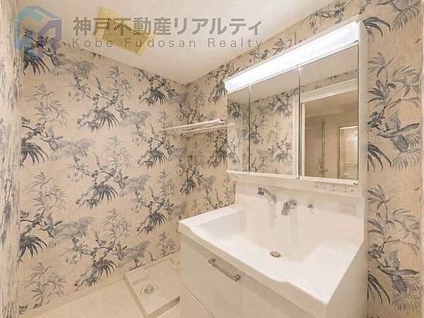 ◆収納豊富な三面鏡洗面化粧台♪※室内写真は家具消し加工をしております。