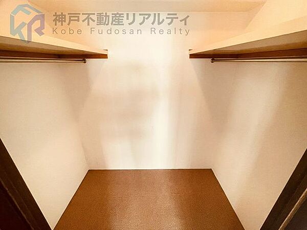 WICがございます♪お洋服やバックも一緒に収納して頂けます♪