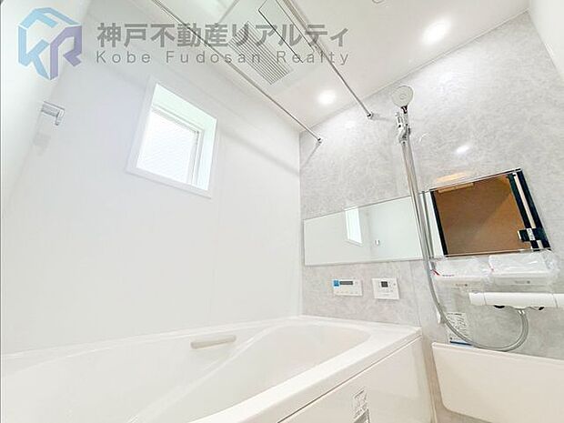 ・浴室乾燥機付きで、洗濯物の乾燥も、浴室の湿気対策にも役立ちます