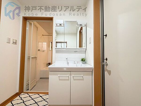 ◆独立洗面化粧台で朝の身支度も混み合いにくいです♪