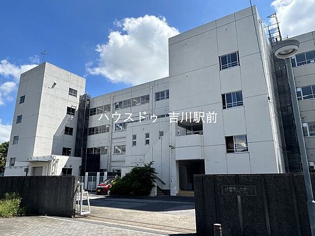 吉川市立栄小学校 570m