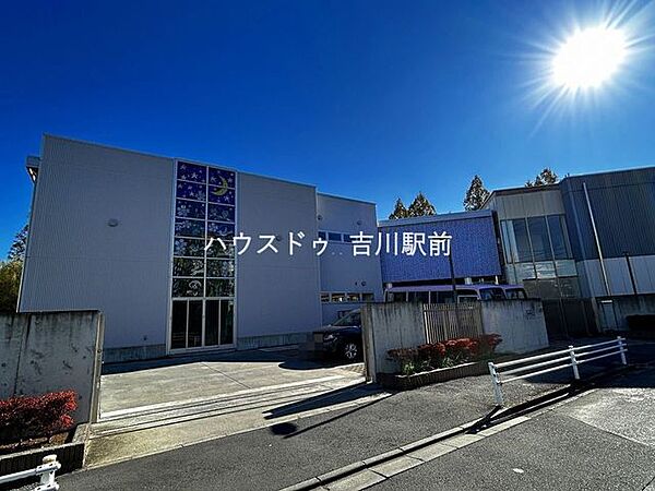 みさと団地幼稚園 610m