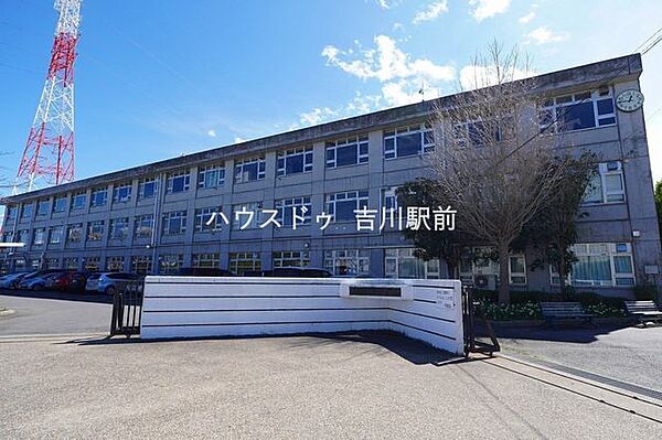 三郷市立瑞穂中学校 1190m