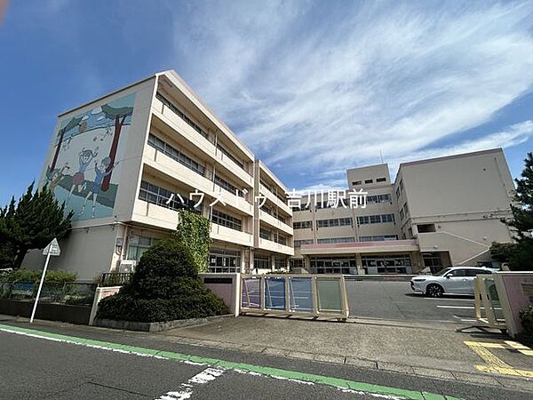 吉川市立中曽根小学校 360m