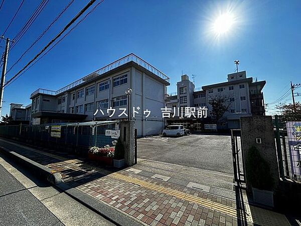 三郷市立北中学校 1880m