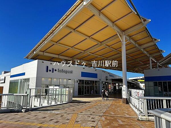 ららぽーと新三郷 1170m