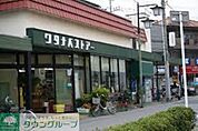 ワタナベストアー 徒歩6分。スーパー 440m