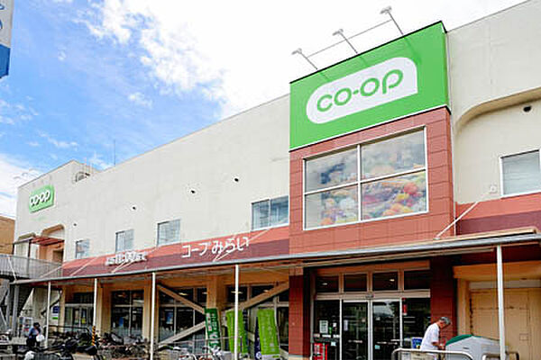買い物したものを宅配するサービスも行っておりますのでお子様連れのお客様やご高齢のお客様もお買い物しやすく地元の方に多く利用されています。